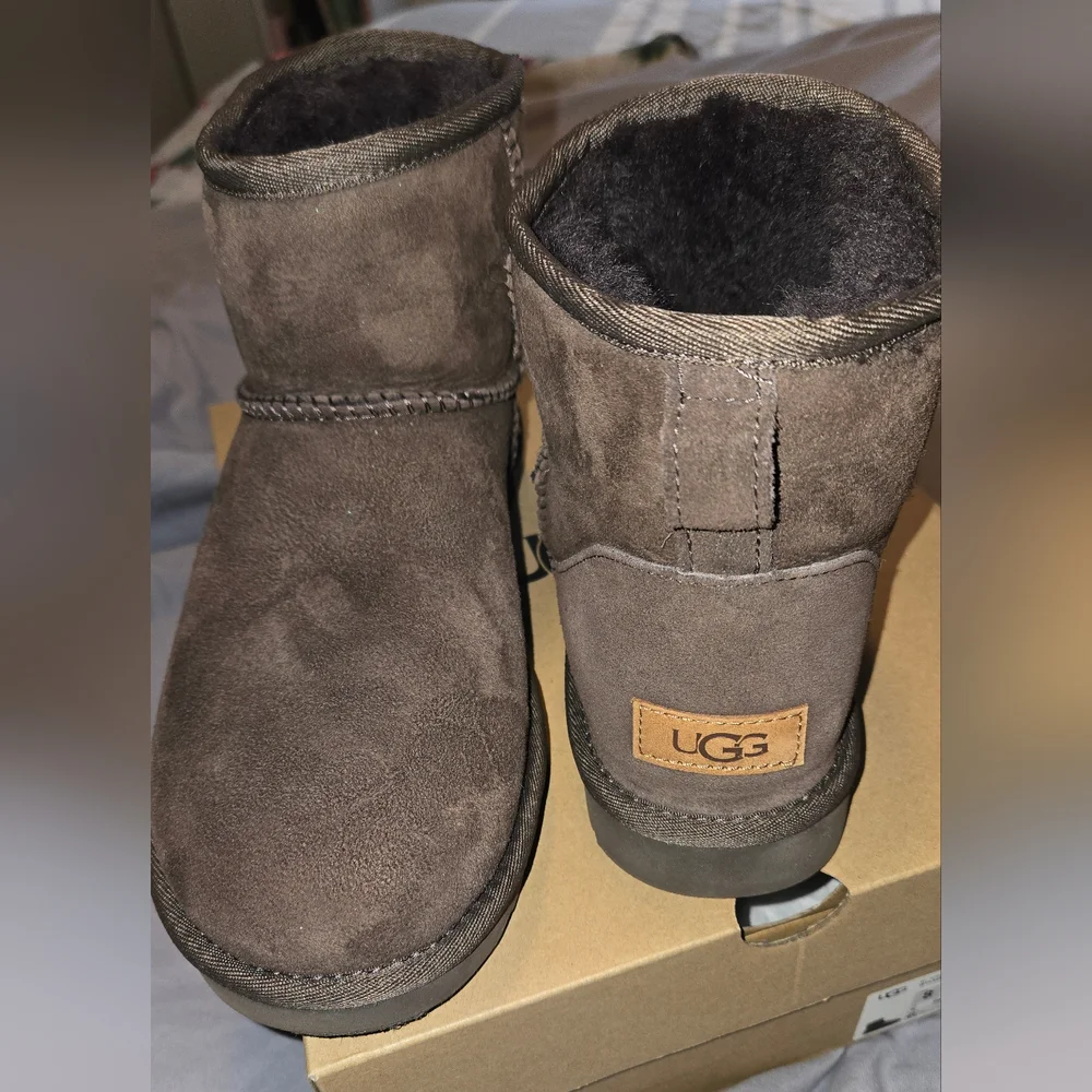 Womes UGG Classic Mini - 8 - Picture 8 of 8